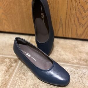SAS Made in Italy Women Leather Business Office Casual Pumps in Marine Blue 8.5